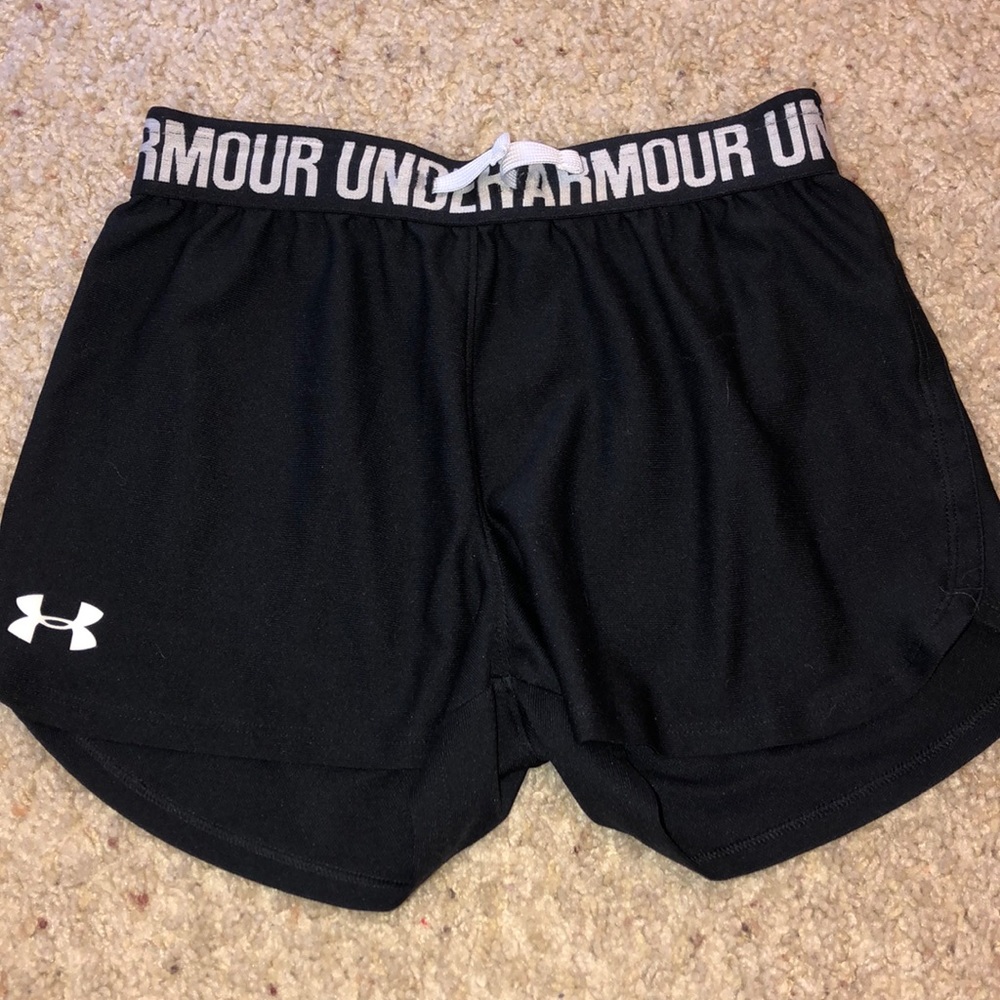 Adjustable black under amour shorts.